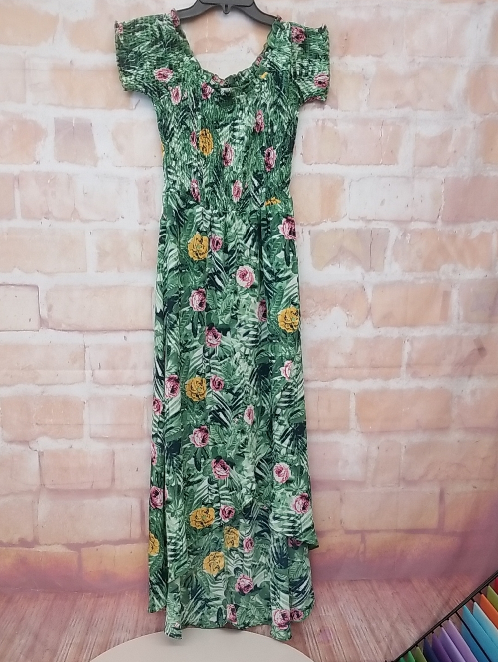 Izzy & Lola Green Floral Off-Shoulder Maxi Dress Size S